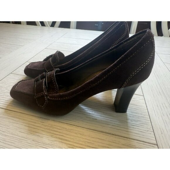 Nine & Co Ladies Brown Suede Pumps W/ Buckle, Square Toe & Contrast Stitching. 9 - Picture 2 of 10